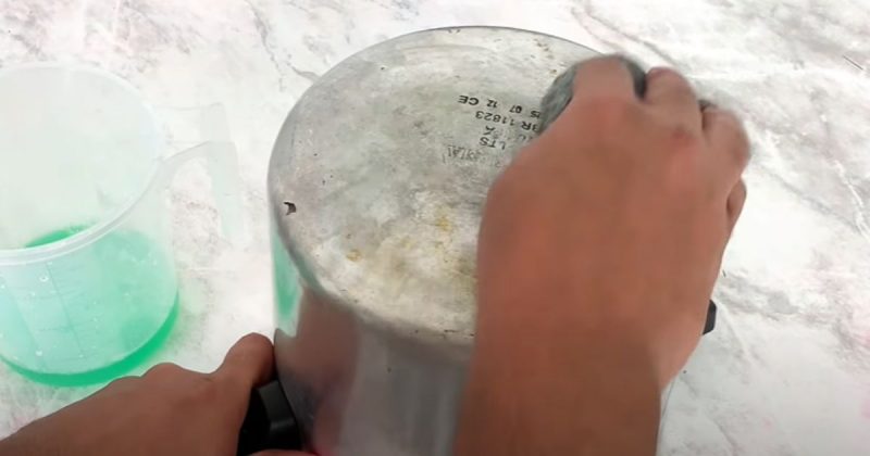 Detergente e EDTA são os dois ingredientes usados