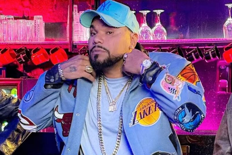 Endividado, o cantor Naldo exibe vida luxuosa com joias e rel&oacute;gios nas redes sociais – Foto: Reprodu&ccedil;&atilde;o/Instagram