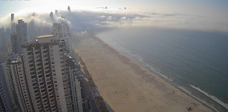 Nevoeiro se aproximando de Balneário Camboriú