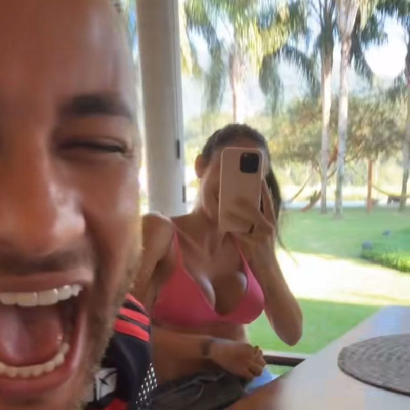 O camisa 10 da sele&ccedil;&atilde;o publicou um v&iacute;deo ao lado de Bruna, onde ela aparece com uma suposta alian&ccedil;a – Foto: Divulgado na Internet/Reprodu&ccedil;&atilde;o/ND