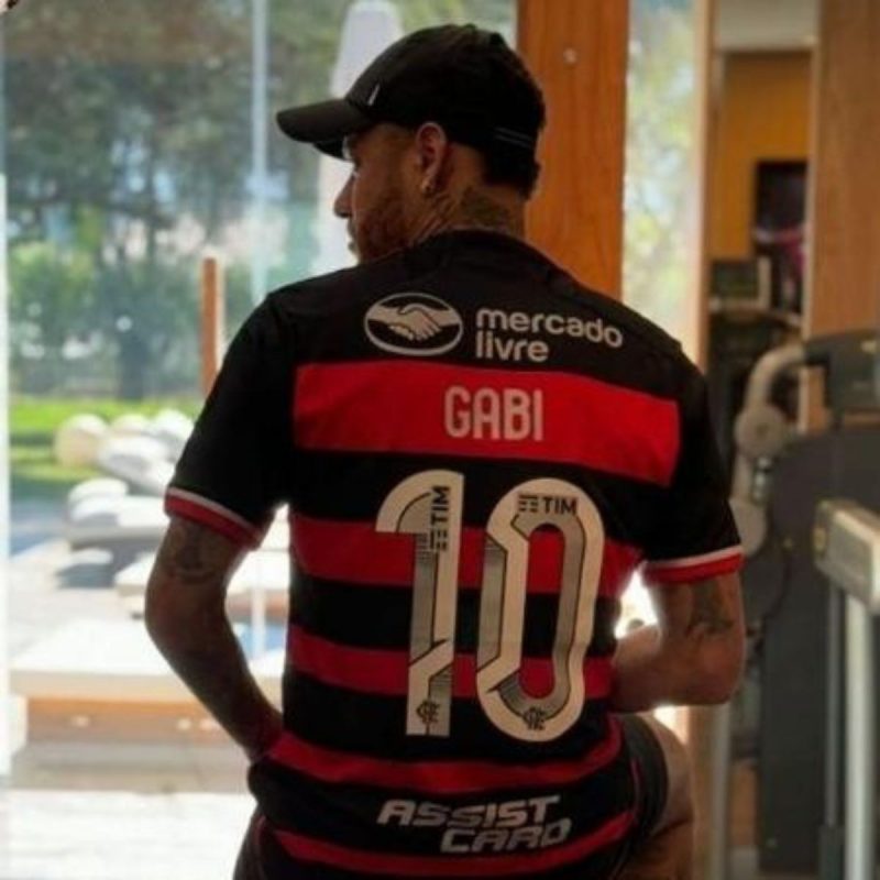 Ele postou uma foto com a camisa 10 de Gabriel Barbosa – Foto: Divulgado na Internet/Reprodu&ccedil;&atilde;o/ND
