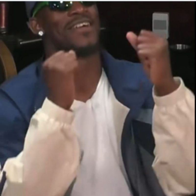 VÍDEO: Neymar fica com ‘cara de gol contra’ ao perder quase R$ 1 milhão para astro da NBA