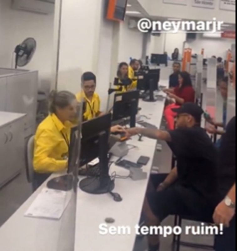 Neymar causou alvoroço ao renovar sua CNH em São Paulo