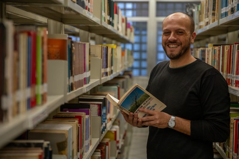 No clube, Cesar Vargas fala sobre literatura e encontrou amigos – Foto: Germano Rorato/ND