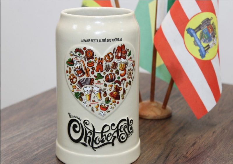 Caneco oficial em alusão aos 40 anos do lançamento da Oktoberfest Blumenau 