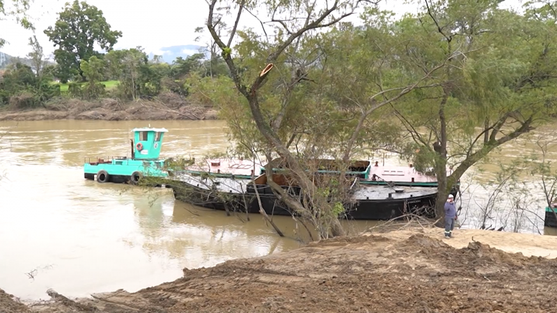 Balsa colocada no rio Itajaí-Açu em Rio do Sul 