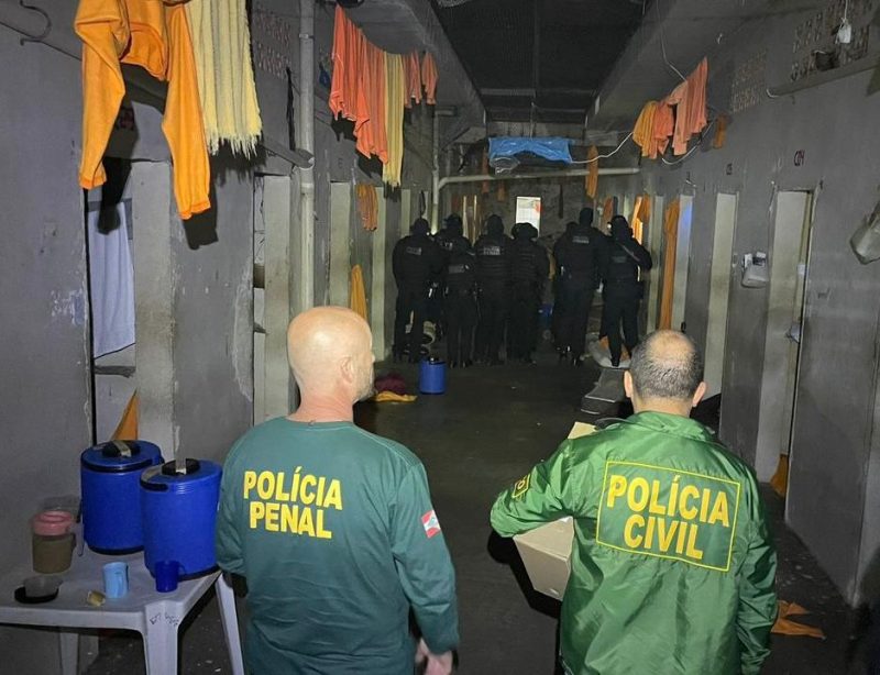 Operação contra organizações criminosas prende advogados em SC