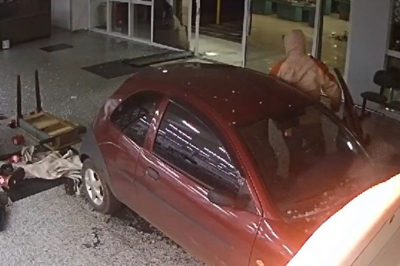 Homem invade supermercado ap&oacute;s perseguir e amea&ccedil;ar a ex-companheira. – Foto: Pol&iacute;cia Militar/Divulga&ccedil;&atilde;o/ND