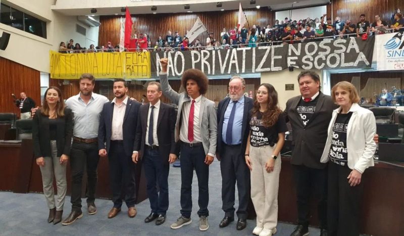 Projeto prop&otilde;e terceirizar gest&atilde;o de escolas p&uacute;blicas no Paran&aacute; – Foto: X/Reprodu&ccedil;&atilde;o/ND