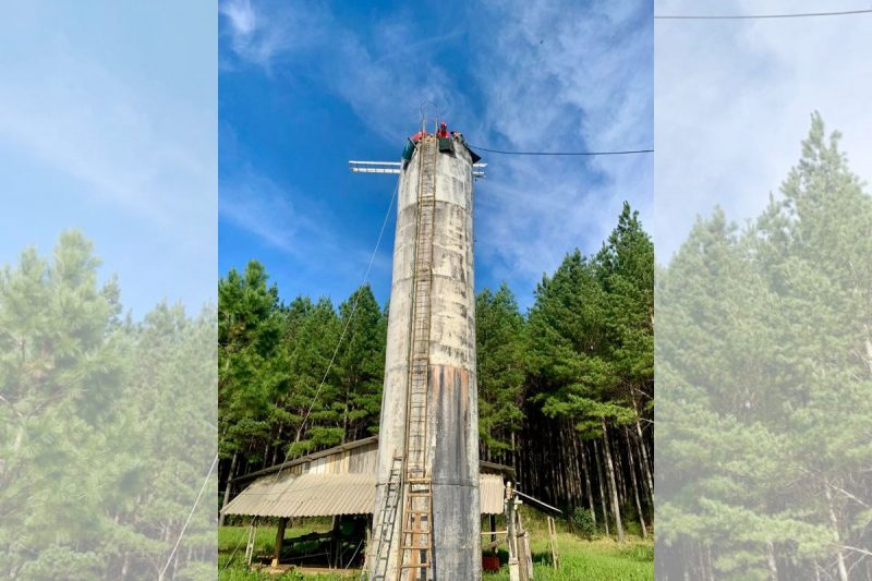 O homem ficou preso por 4 horas em caixa d’&aacute;gua. – Foto: Corpo de Bombeiros/Divulga&ccedil;&atilde;o/ND