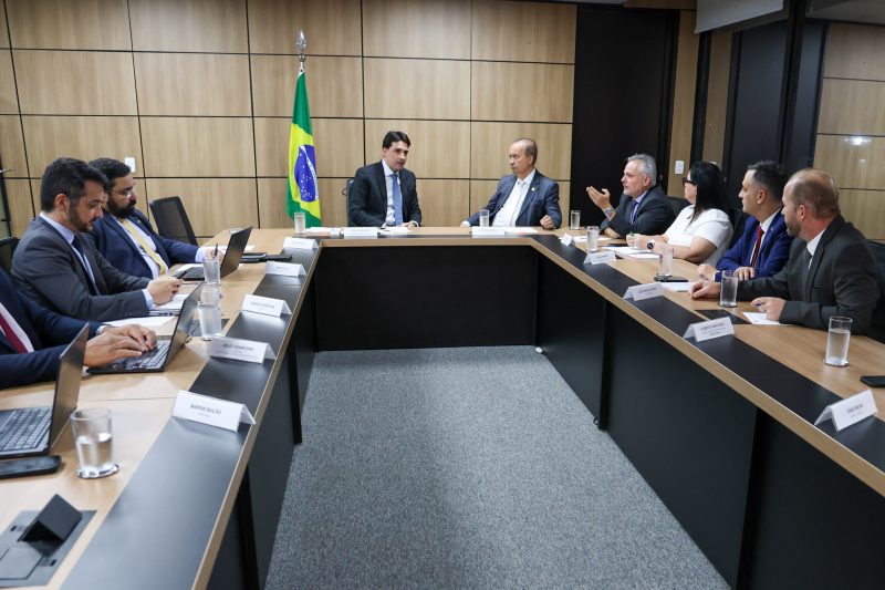 Reuni&atilde;o tamb&eacute;m teve a presen&ccedil;a presidente do Porto de S&atilde;o Francisco do Sul, Cleverton Vieira, e do presidente do Porto Itapo&aacute;, C&aacute;ssio Jos&eacute; Schreiner – Foto: Fotos: Marllon Legnaghi/Secom/ND