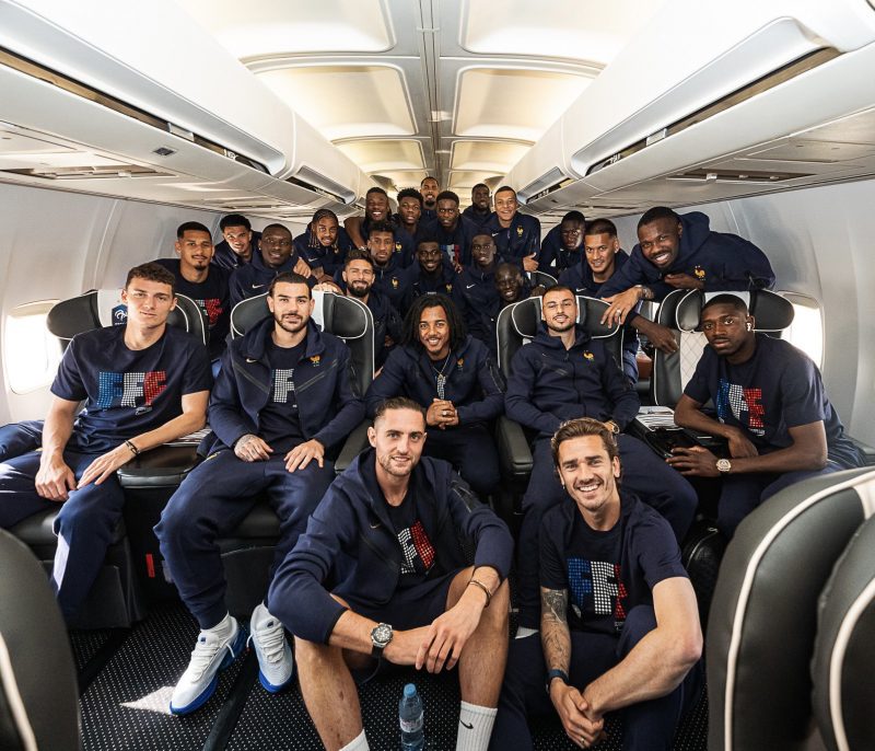 Jogadores da França em avião