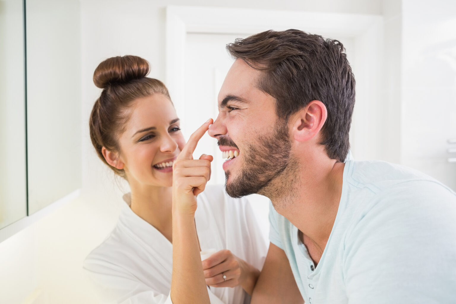 Skincare de casal: confira 5 dicas para começar uma rotina