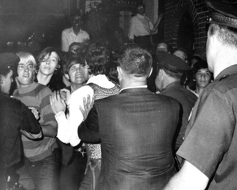 Confronto entre a polícia e a população LGBT em Stonewall, 1969