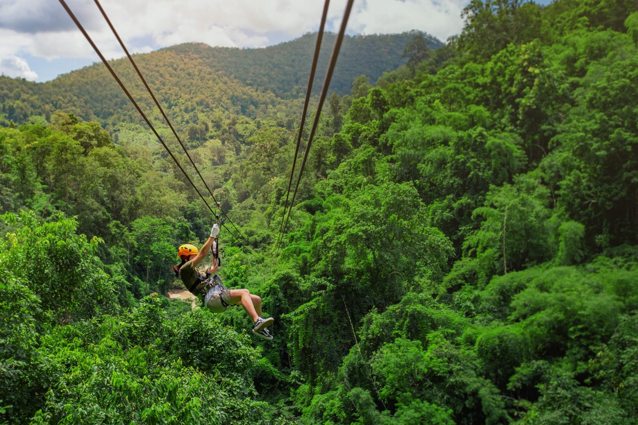 O país também é ideal para amantes da natureza e do ecoturismo, com um clima tropical e vegetação abundante - Floripa Airport/Divulgação