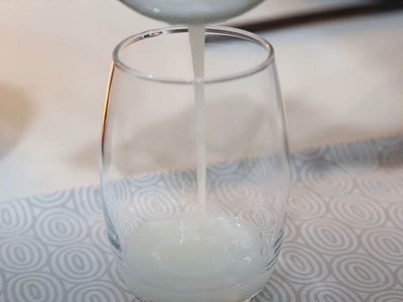 Para consumir o suco, &eacute; necess&aacute;rio coar antes – Foto: Internet/Reprodu&ccedil;&atilde;o/ND