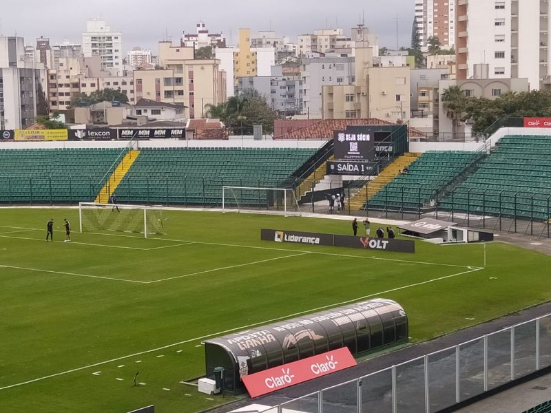 Novo telão no estádio do Figueirense no aquecimento das equipes neste domingo no Scarpelli