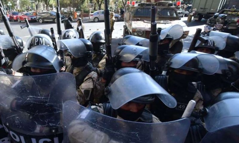 Polícia militar também invadiu palácio presidencial da Bolívia – Foto: AFP/Reprodução