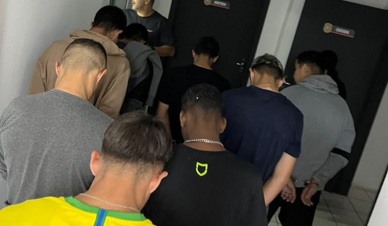 Esquema usava menores para pegar e vender drogas no meio da rua – Foto: PCSC/Divulga&ccedil;&atilde;o/ND