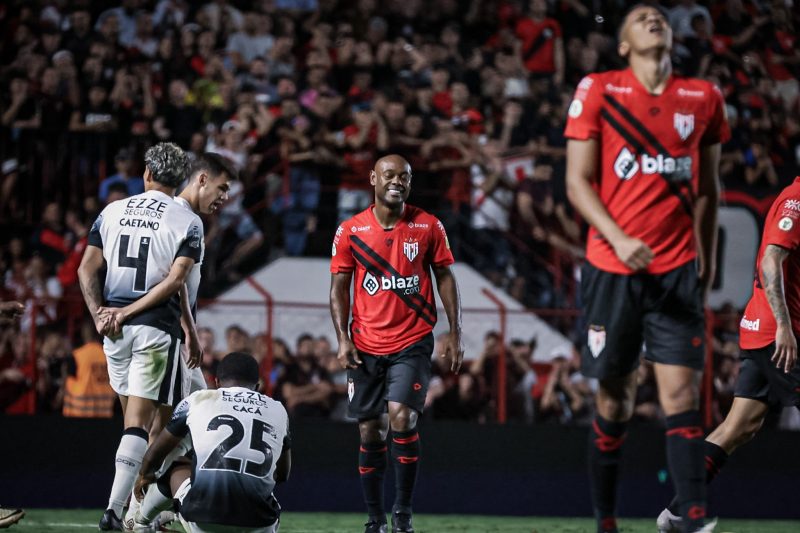 Centroavante Vagner Love, de 40 anos, disputará a Série B pelo Avaí &#8211; Foto: Ingryd Oliveira/ACG