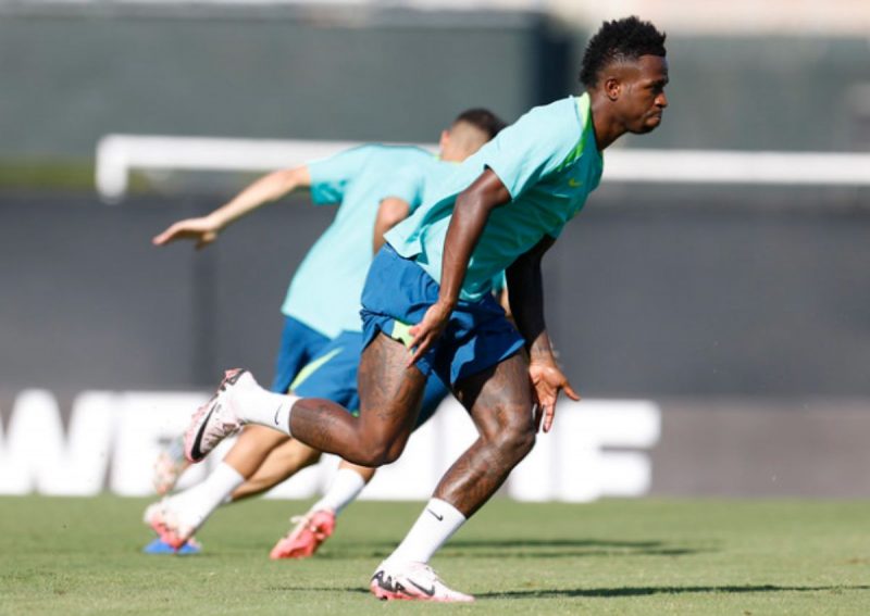 Vini Jr est&aacute; com a Sele&ccedil;&atilde;o Brasileira para jogos das Eliminat&oacute;rias&nbsp; – Foto: Divulga&ccedil;&atilde;o/CBF