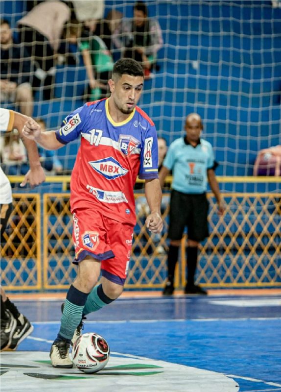 Foto de Lucas em uma das disputas de futsal realizado na cidade de Rio do Sul