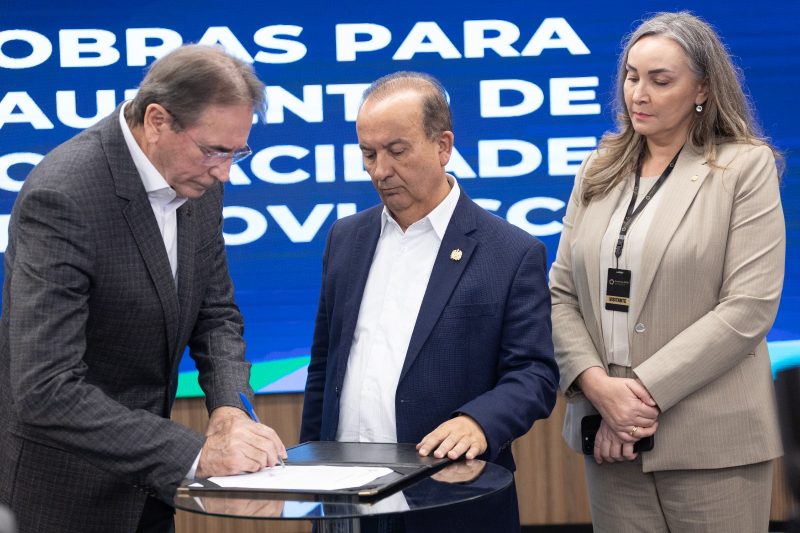 Governador Jorginho Mello esteve presente no lançamento da licitação da obra na SC-401