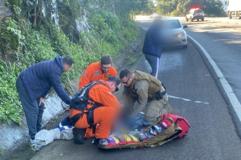 Motorista ficou gravemente ferido ap&oacute;s pular de caminh&atilde;o em movimento. – Foto: Saer/Divulga&ccedil;&atilde;o/ND
