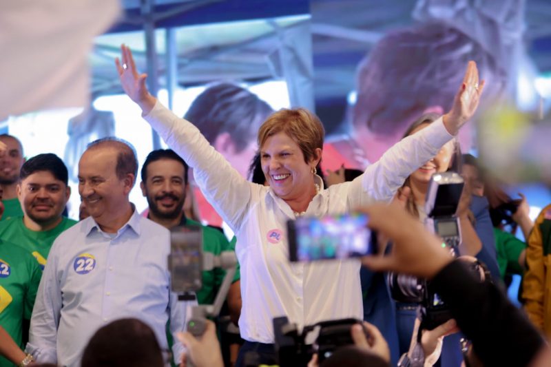 Adeliana Dal Pont durante convenção partidária em São José