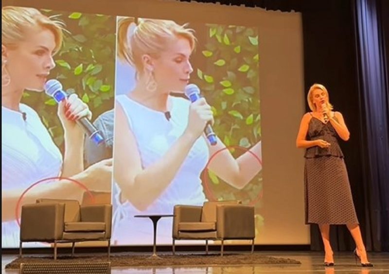 na imagem aparece ana hickmann mostrando as fotos de agressões físicas que sofreu do ex-marido