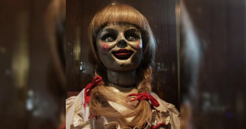 Boneca Anabelle que foi queimada em incêndio no RJ
