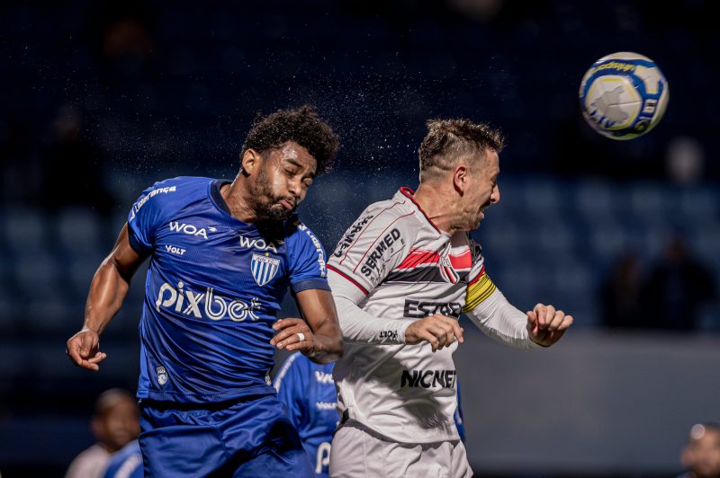 Avaí tomou gol de cabeça aos 52 minutos do segundo tempo da equipe do Botafogo-SP