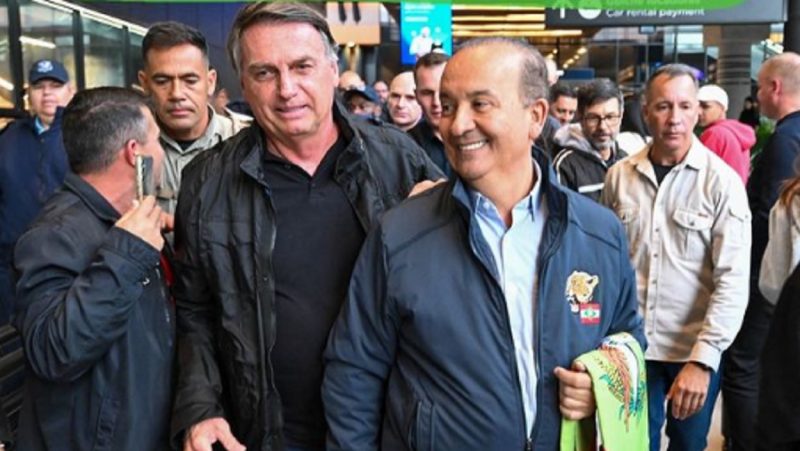 Jair Bolsonaro e Jorginho Mello no Aeroporto de Florianópolis