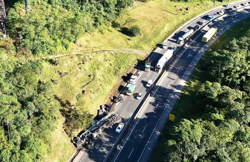 BR-376 está parcialmente interditada 