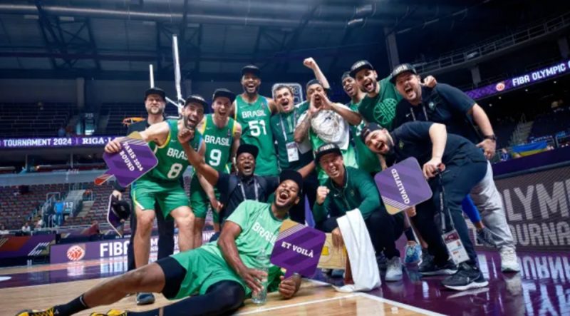 Seleção masculina de basquete do Brasil conquistou a vaga para as Olimpíadas após vitória diante da Letônia