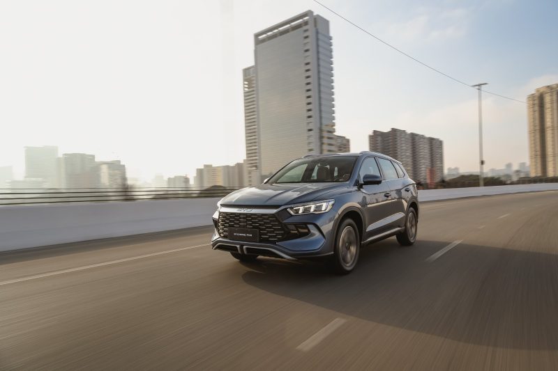 Mercado automobilístico brasileiro pede por carros híbridos, analisa diretor comercial da BYD - Foto: Reprodução