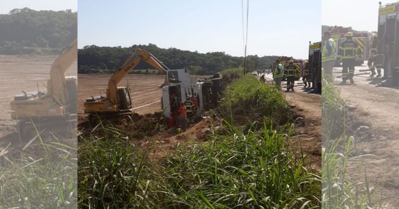 Caminhão tomba e mata trabalhadores