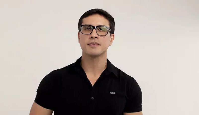 Cantor morre durante show após levar descarga elétrica