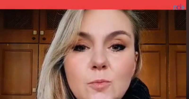 Imagem de farmacêutica que ensina chá poderoso para acabar com colesterol ruim