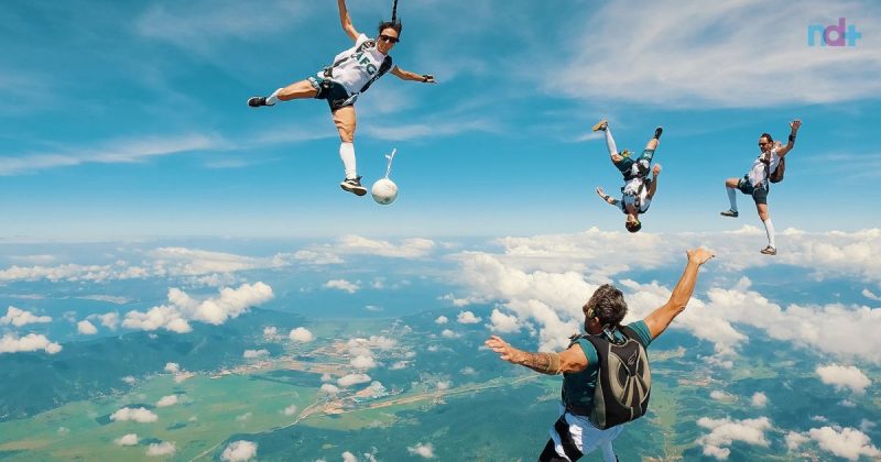 Imagem mostra partida de futebol a 3km de altitude em Balneário Camboriú, a partida mais alta do mundo