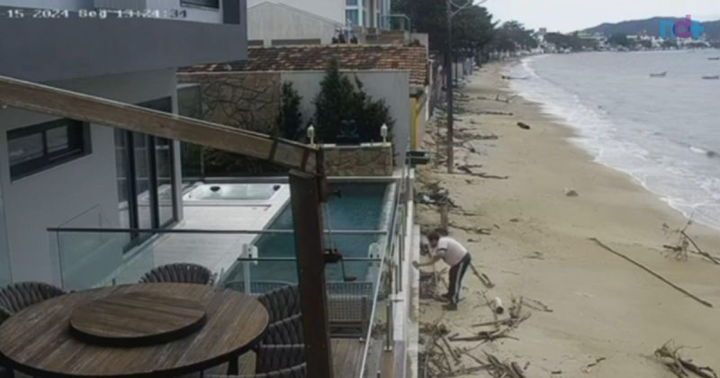 Imagem mostra exato momento em que homem picha frases racistas, como "morte aos judeus" em casa de Bombinhas