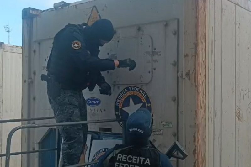 Cerca de 33 kg de cocaína foram apreendidos 