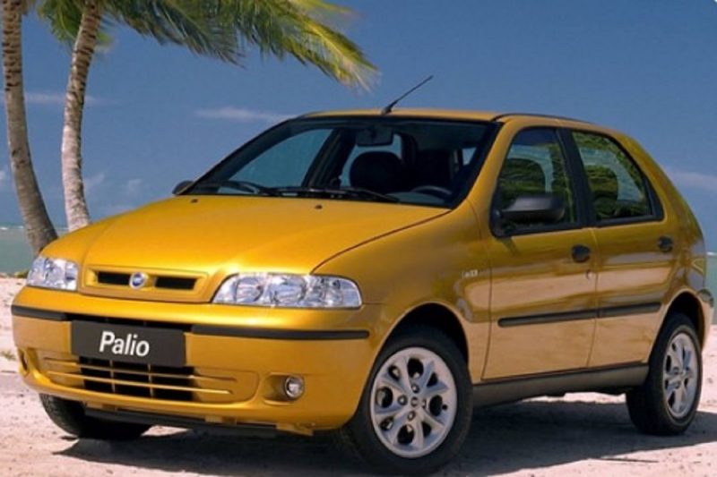 na imagem aparece o Fiat Palio amarelo, um dos carros até R$ 10mil da lista 