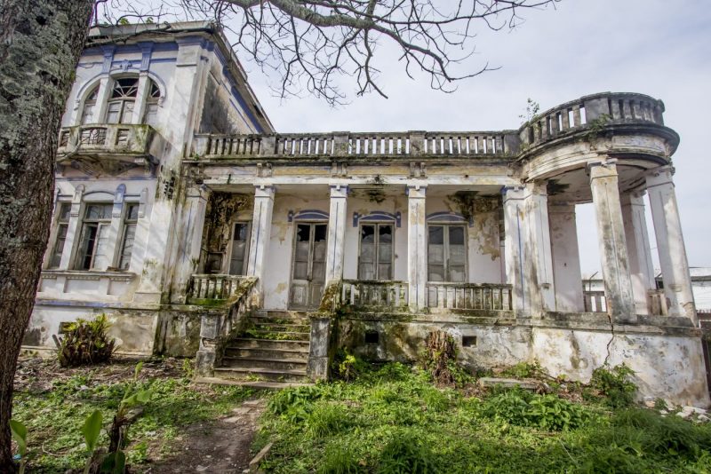 Casarão Hercílio Luz estava abandonado há 20 anos; foto de antes da reforma