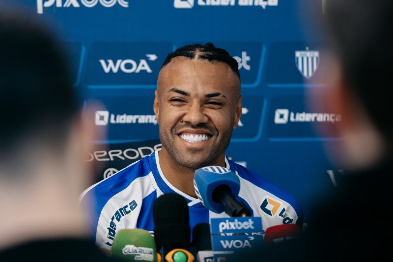 Centroavante Cassiano diz estar pronto e ansioso para estrear com a camisa do Avaí