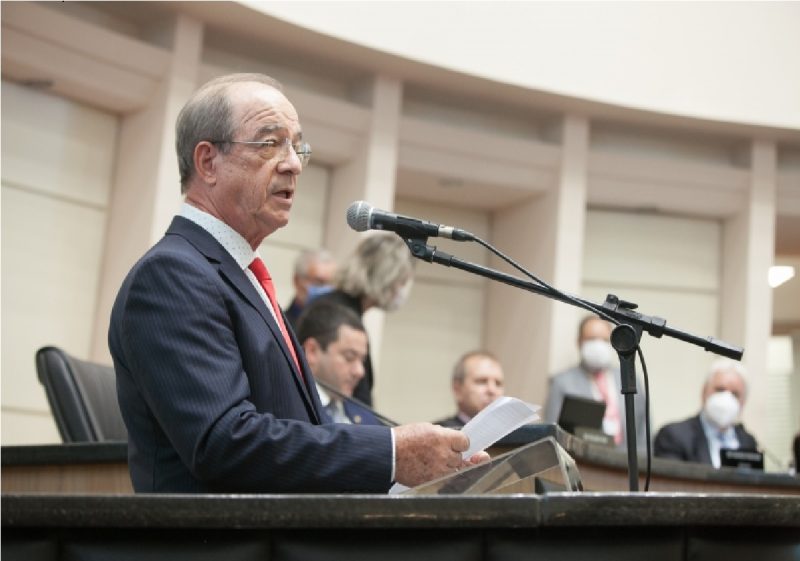 Celso Zuchi, um dos pré-candidatos, durante palestra na Alesc