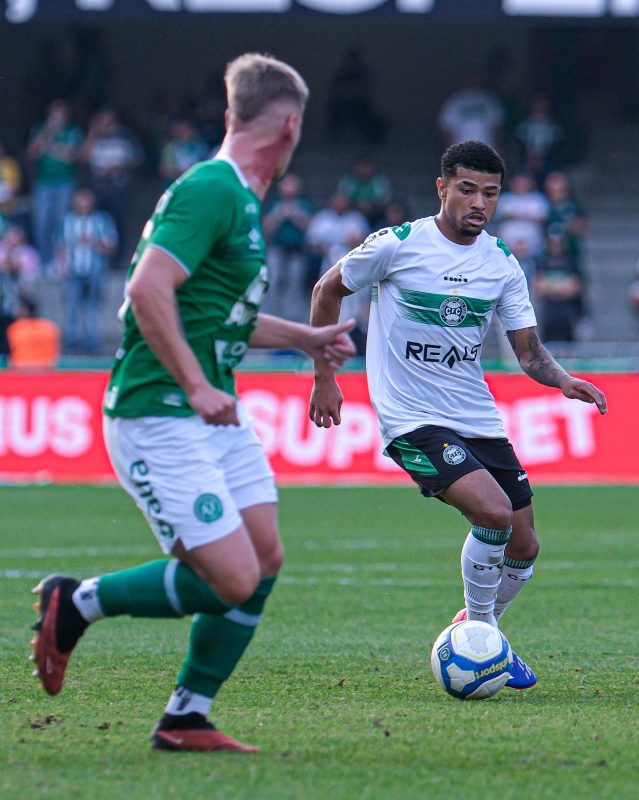 Chapecoense foi derrotada pelo Coritiba por 1 a 0 neste sábado