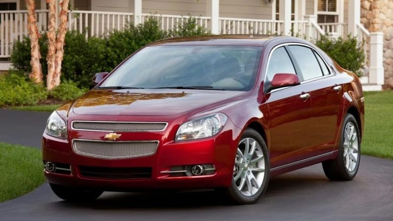 Chevrolet Malibu vermelho leva nome de bebida