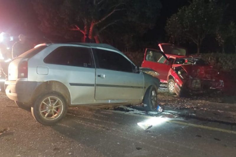 Colisão frontal deixa dois mortos e quatro feridos na SC-283