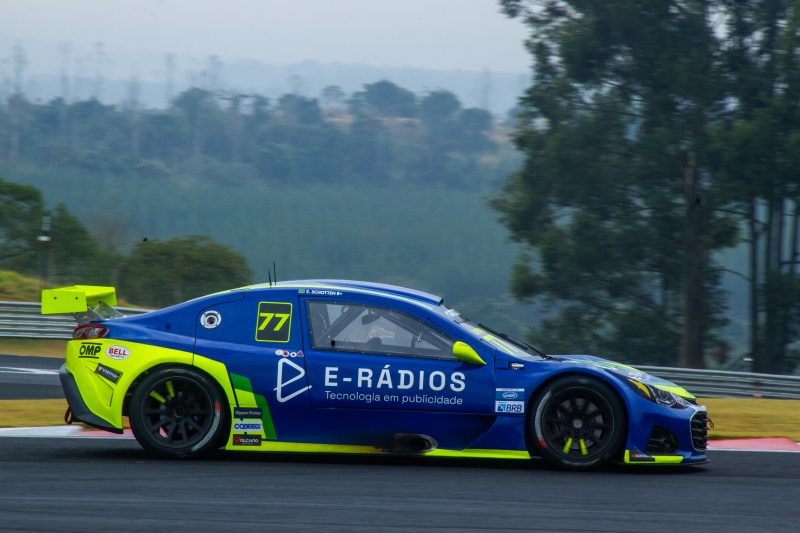 E-rádios é patrocinadora do piloto Erick Schotten, que venceu a última prova da Stock Series no interior de SP e vai disputar a próxima fase no Autódromo Internacional Ayrton Senna, em Goiânia (GO)